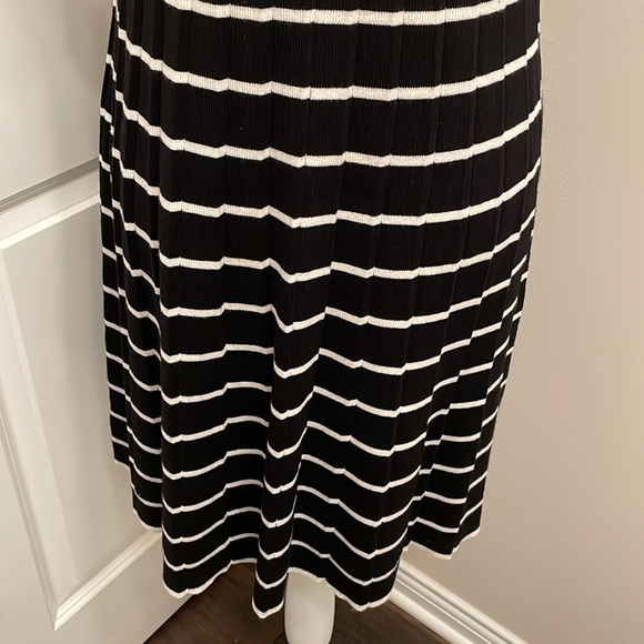 Ophelia Roe Women’s midi Dress, Stripped, Medium, Pleated, Sleeveless, New! - Picture 6 of 14